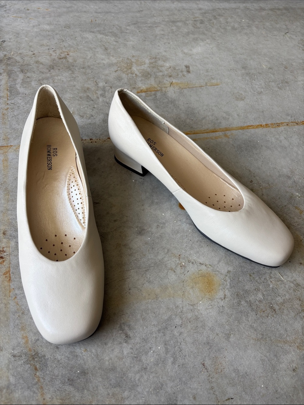 Ros Hommerson Cream Leather Low Heels size 9 Bridal Minimalist Office Chic